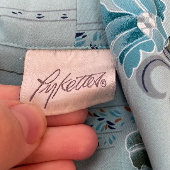 Vintage Neck Bow Blouse - Picture 2 of 10